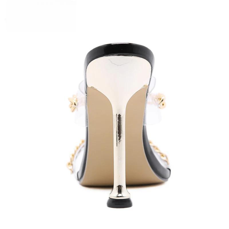 Effortlessly Elegant Garment with a Timeless Design