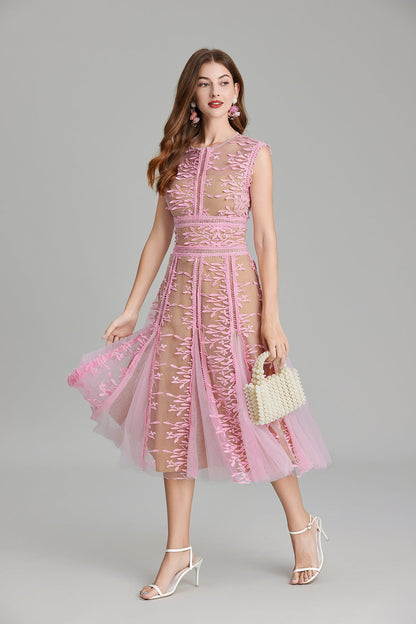 Well Tailored Dress with a Graceful Silhouette