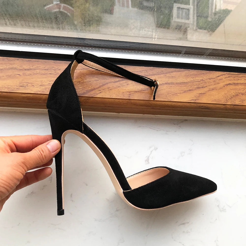 Effortlessly Elegant Shoes with a Timeless Design