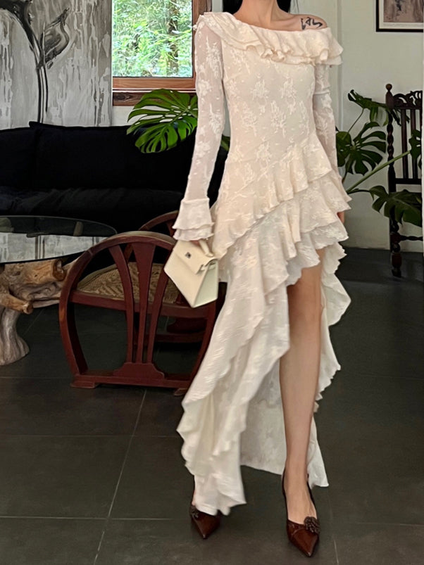 Well Tailored Dress with a Graceful Silhouette