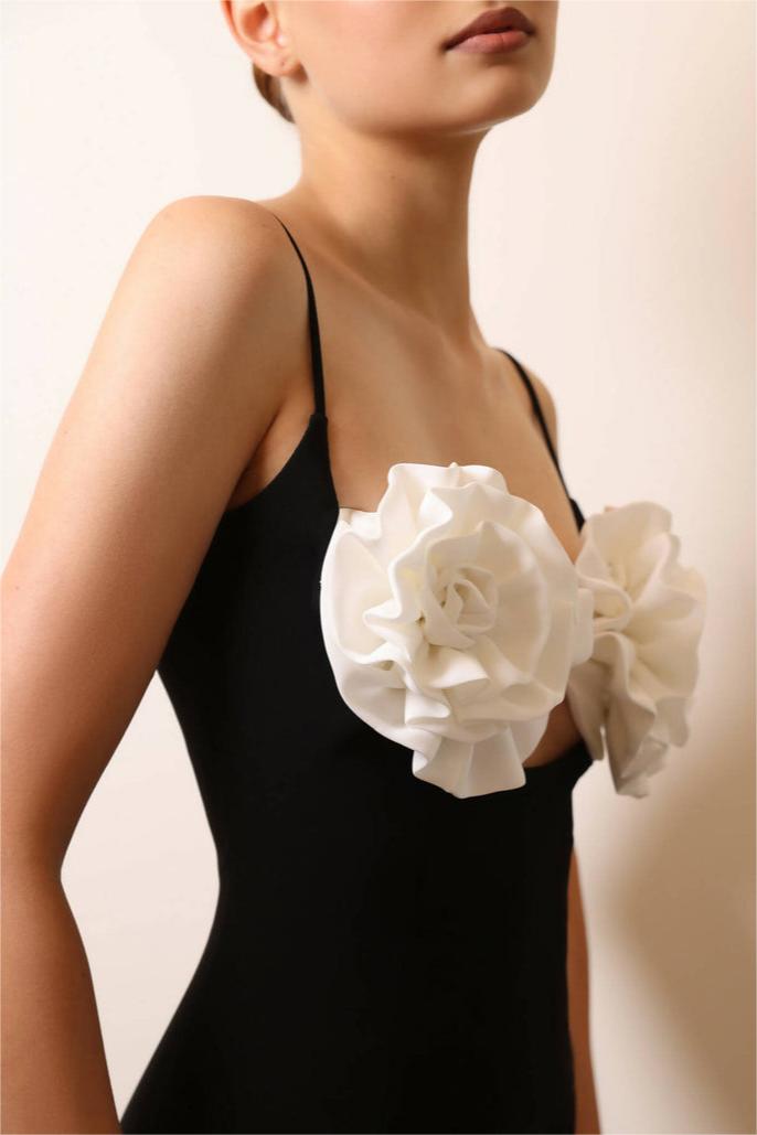 Gracefully Styled Dress for Any Occasion