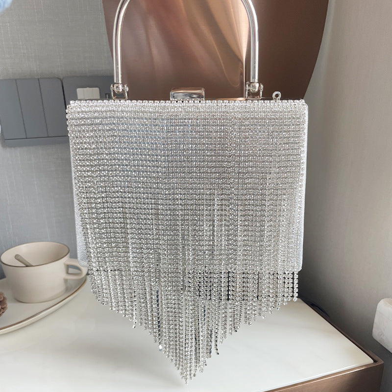 Well Tailored Bag with a Graceful Silhouette