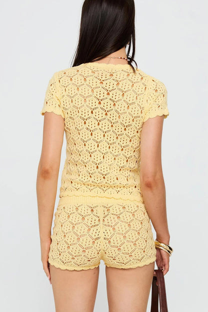 Well Tailored Blouse with a Graceful Silhouette