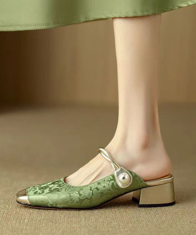 Effortlessly Elegant Sandals with a Timeless Design
