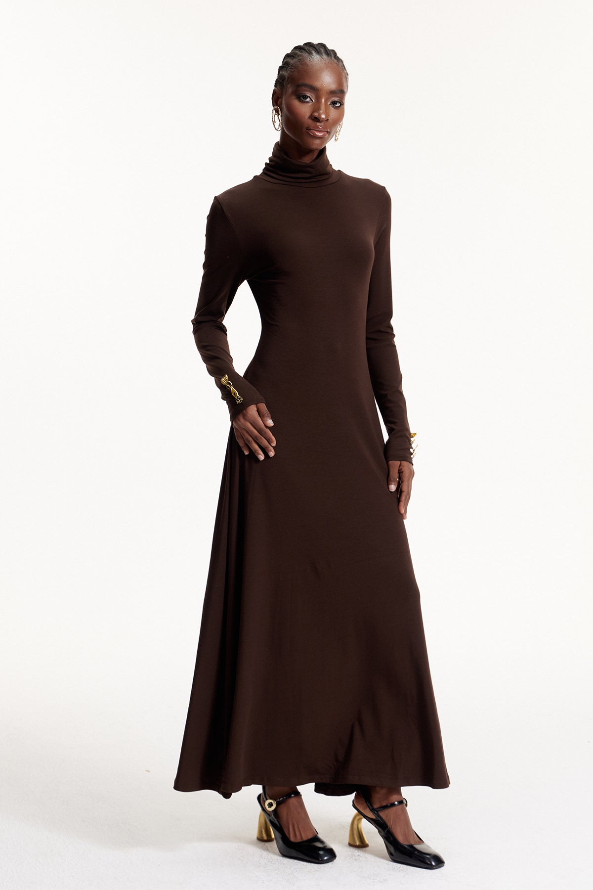 Well Tailored Dress with a Graceful Silhouette