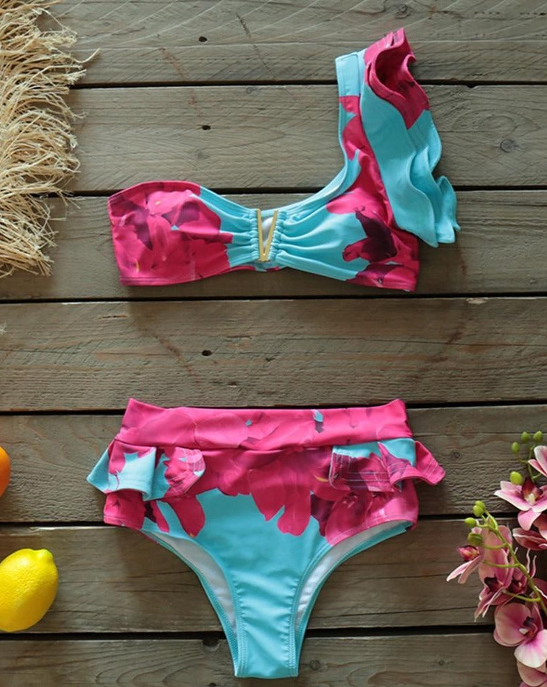 Well Tailored Swimsuit with a Graceful Silhouette