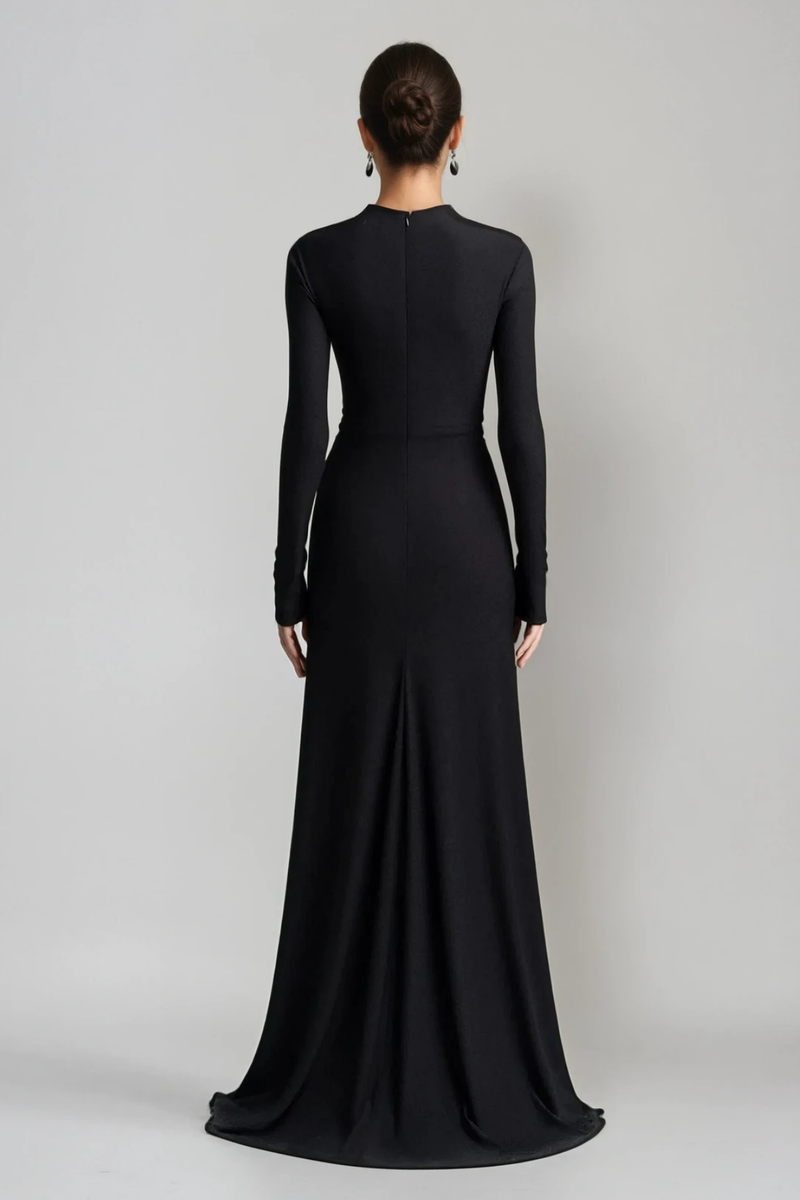 Beautifully Finished Dress in a Timeless Design