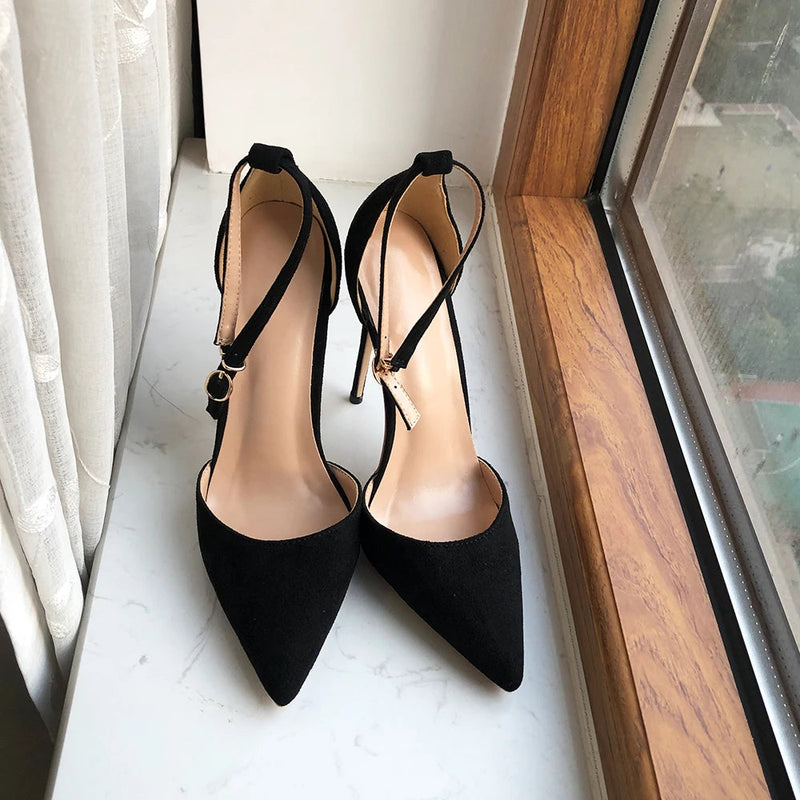 Effortlessly Elegant Shoes with a Timeless Design