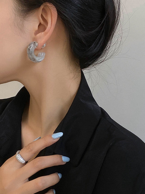 Effortlessly Elegant Garment with a Timeless Design