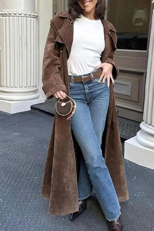 Well Tailored Coat with a Graceful Silhouette