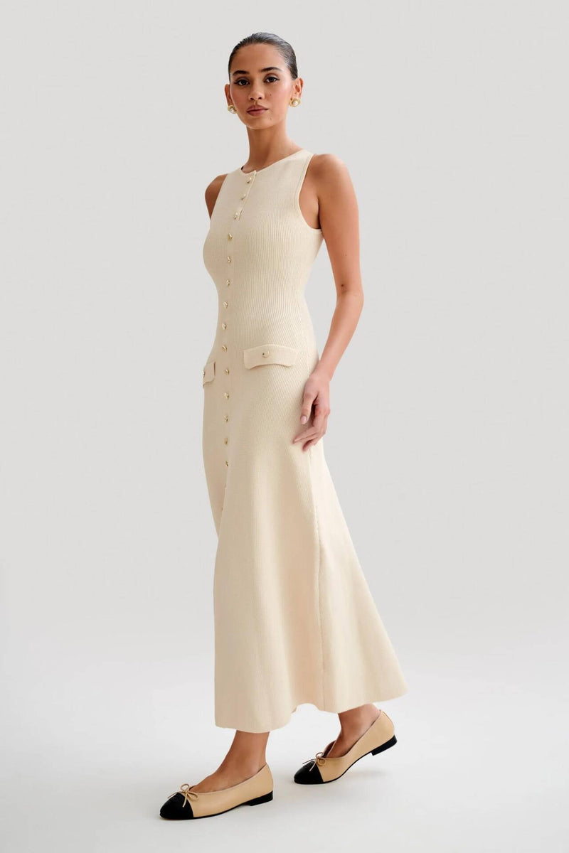 Effortlessly Elegant Dress with a Timeless Design