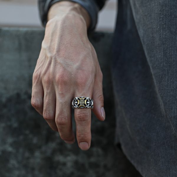 Effortlessly Elegant Garment with a Timeless Design