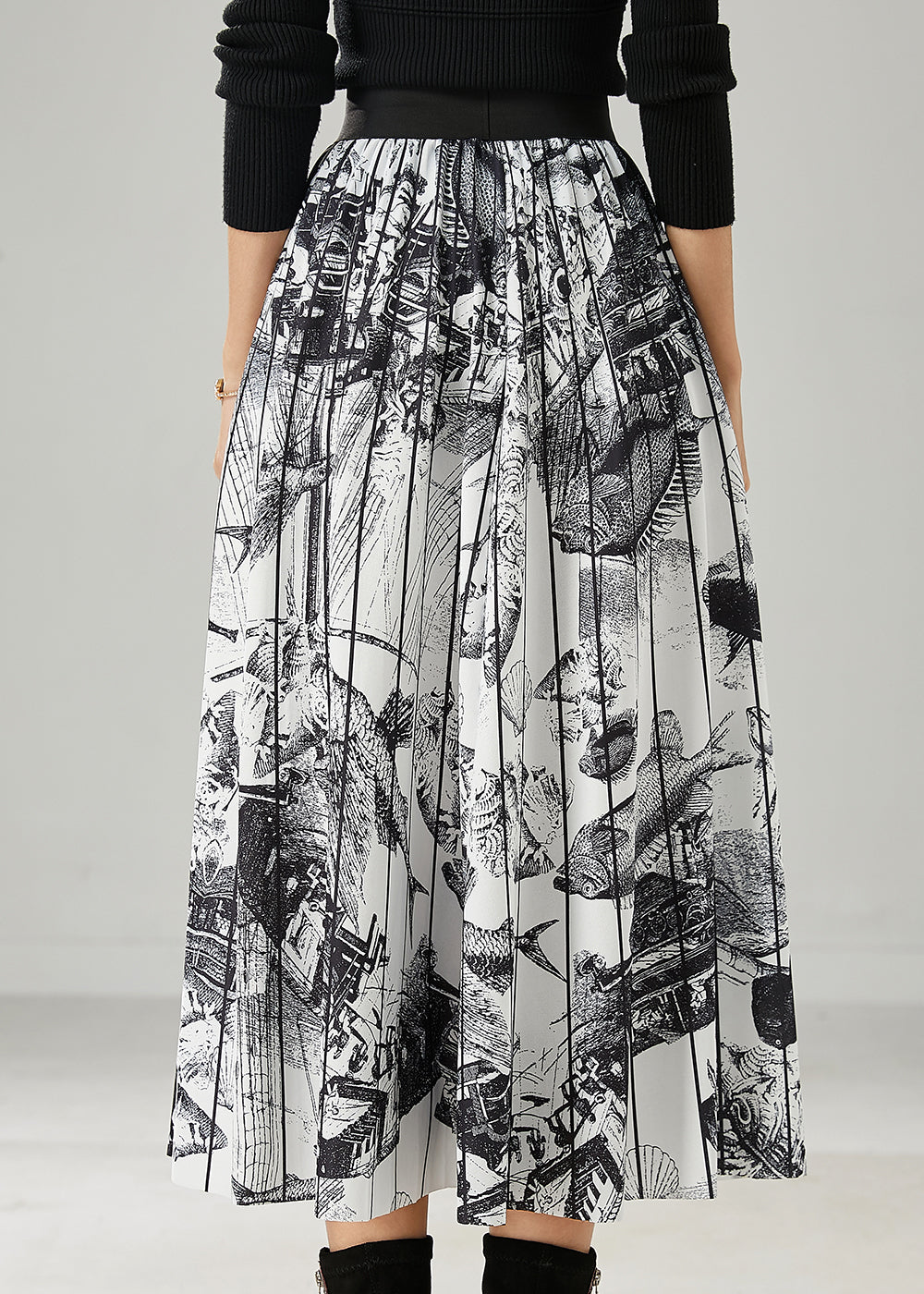 Effortlessly Elegant Garment with a Timeless Design