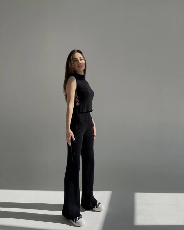 Effortlessly Elegant Sweater with a Timeless Design