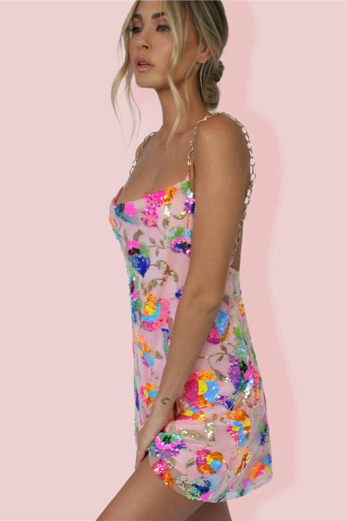 Gracefully Styled Dress for Any Occasion