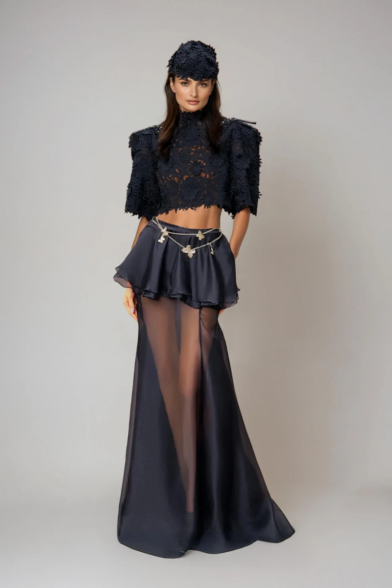 Effortlessly Elegant Garment with a Timeless Design