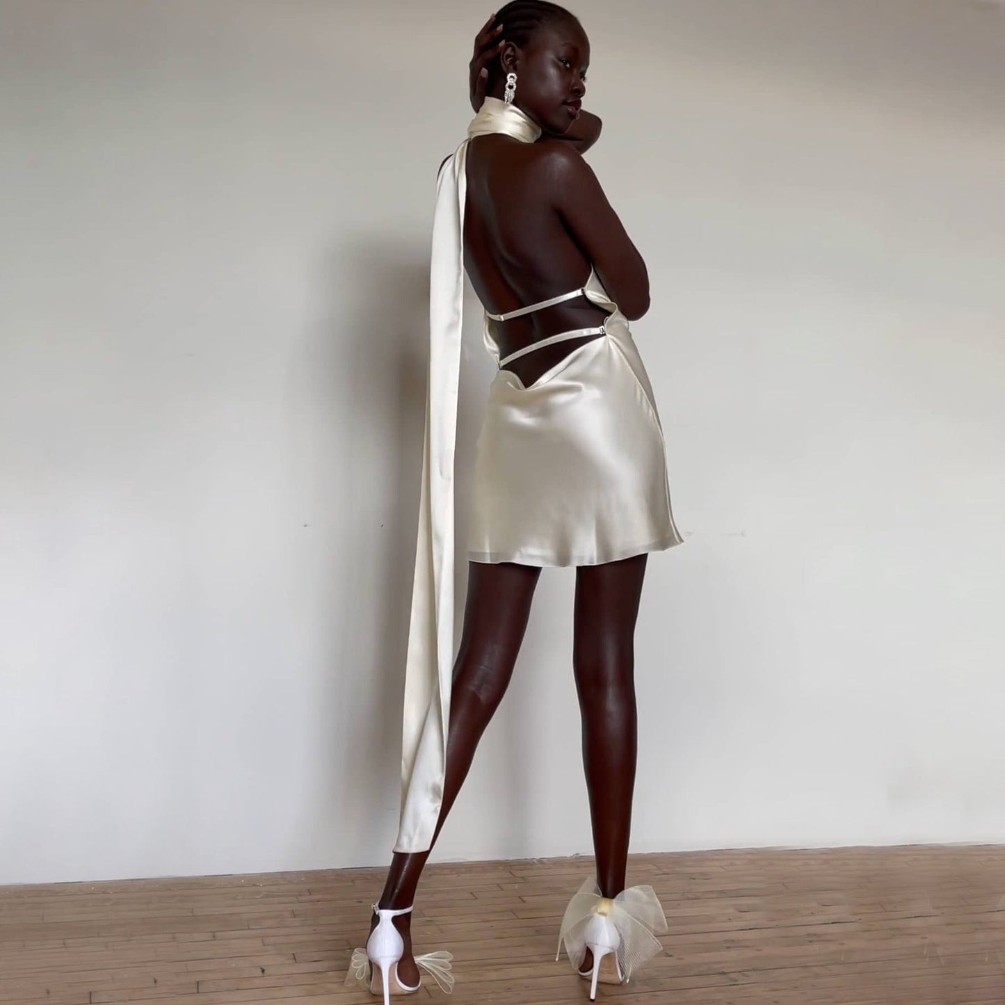 Effortlessly Elegant Dress with a Timeless Design
