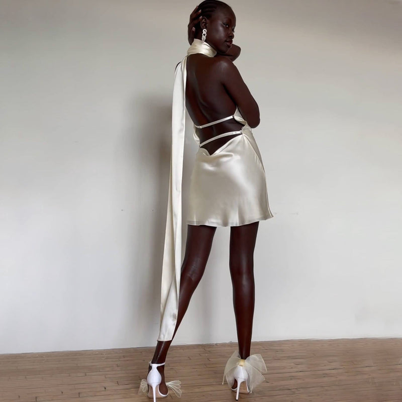Effortlessly Elegant Dress with a Timeless Design