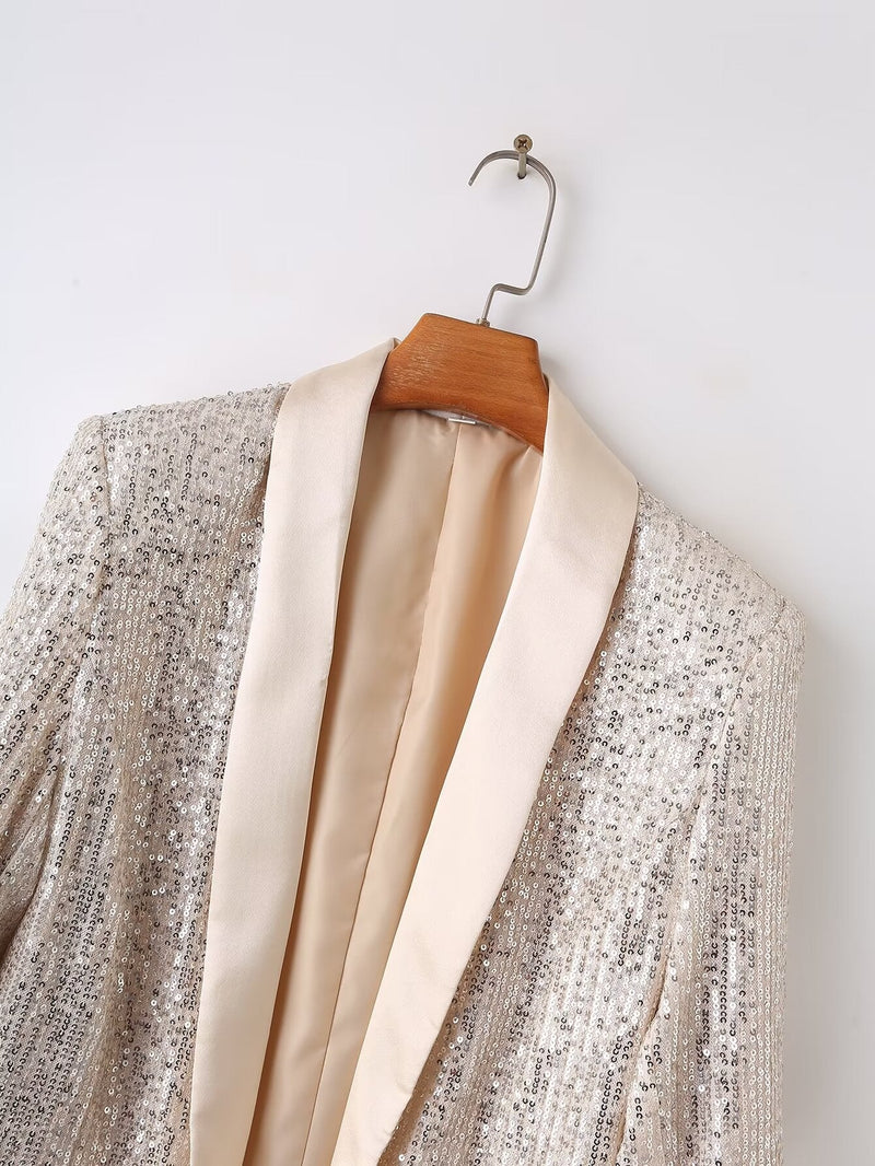 Classic Vintage Coat with a Flattering Fit