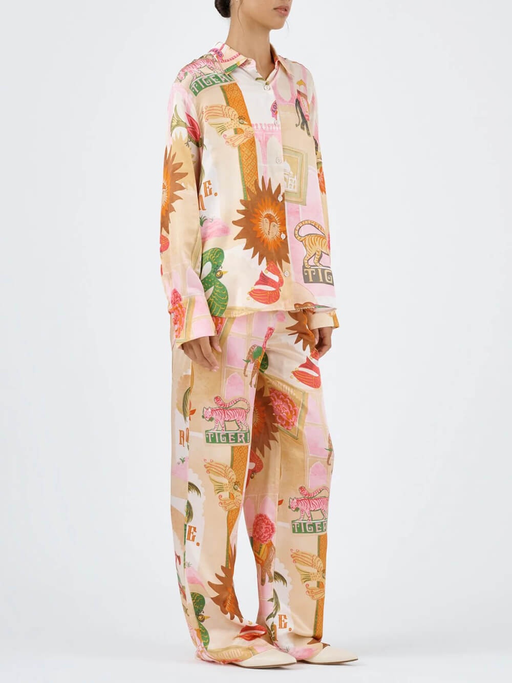 Well Tailored Pants with a Graceful Silhouette