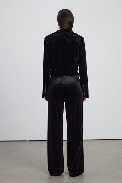 Well Tailored Pants with a Graceful Silhouette