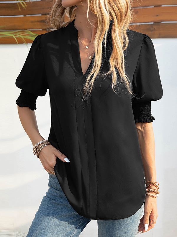 Effortlessly Elegant T-Shirt with a Timeless Design