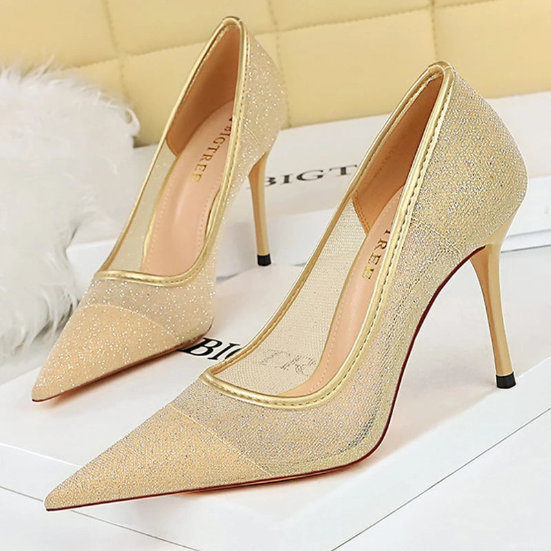 Well Tailored Shoes with a Graceful Silhouette