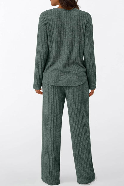 Classic Vintage Pants with a Flattering Fit