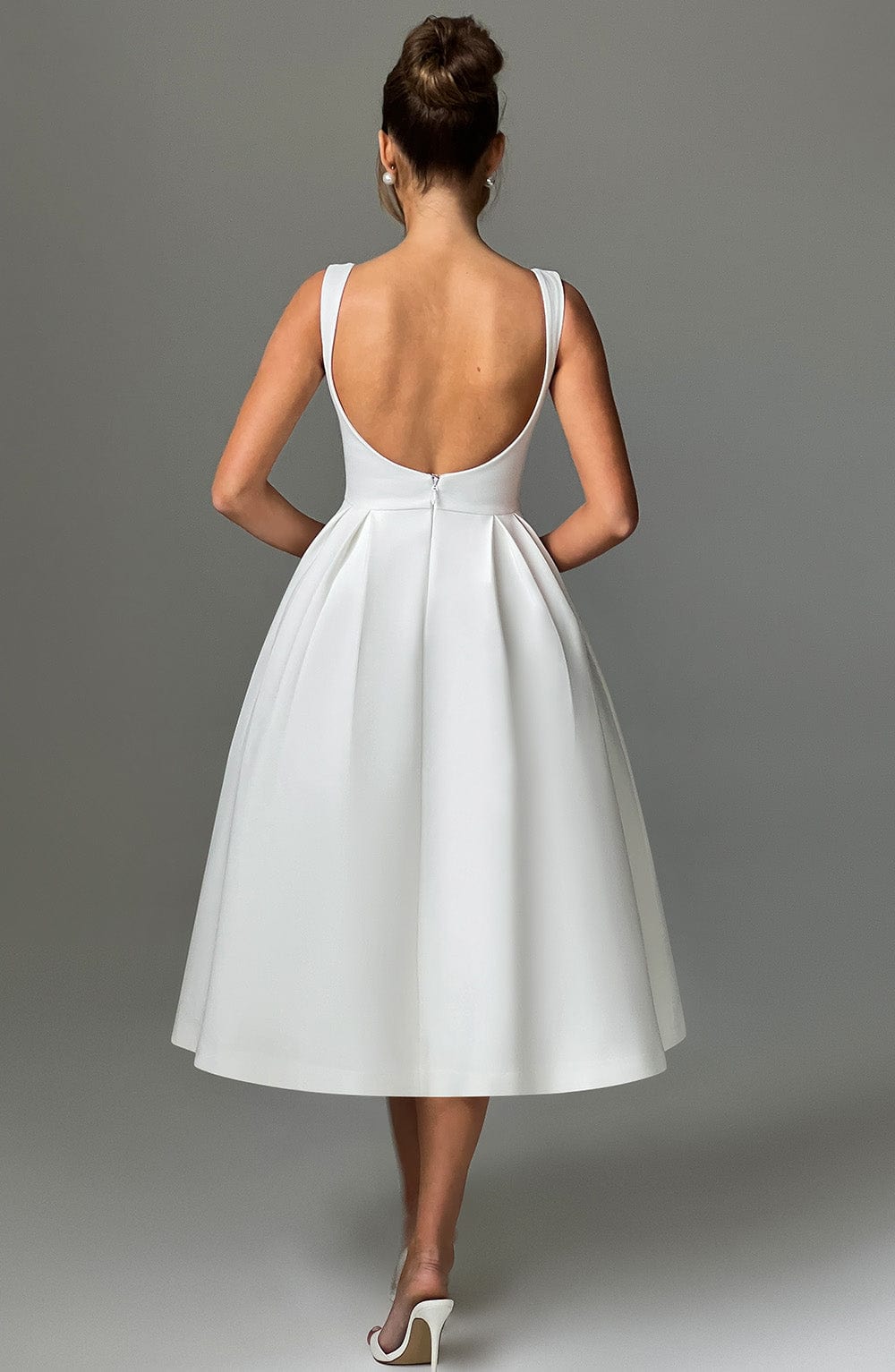Gracefully Styled Dress for Any Occasion