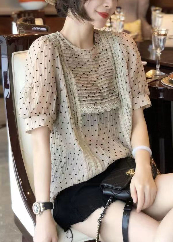 Classic Vintage Shirt with a Flattering Fit