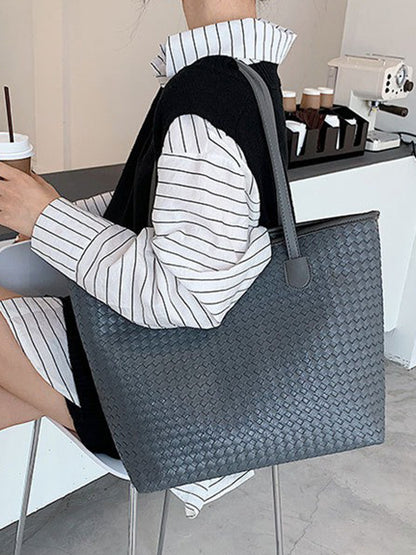 Beautifully Finished Bag in a Timeless Design