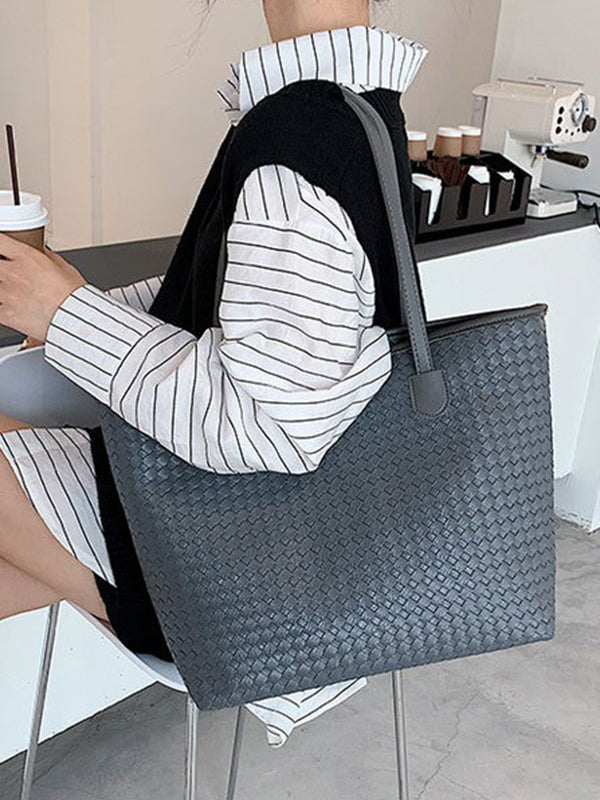 Beautifully Finished Bag in a Timeless Design