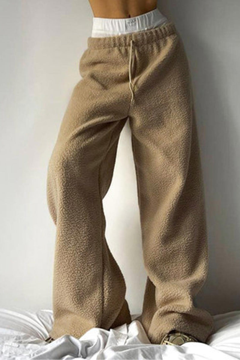 Effortlessly Elegant Pants with a Timeless Design