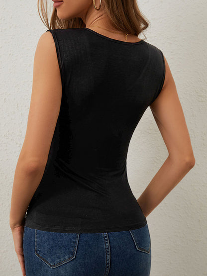 Well Tailored Top with a Graceful Silhouette