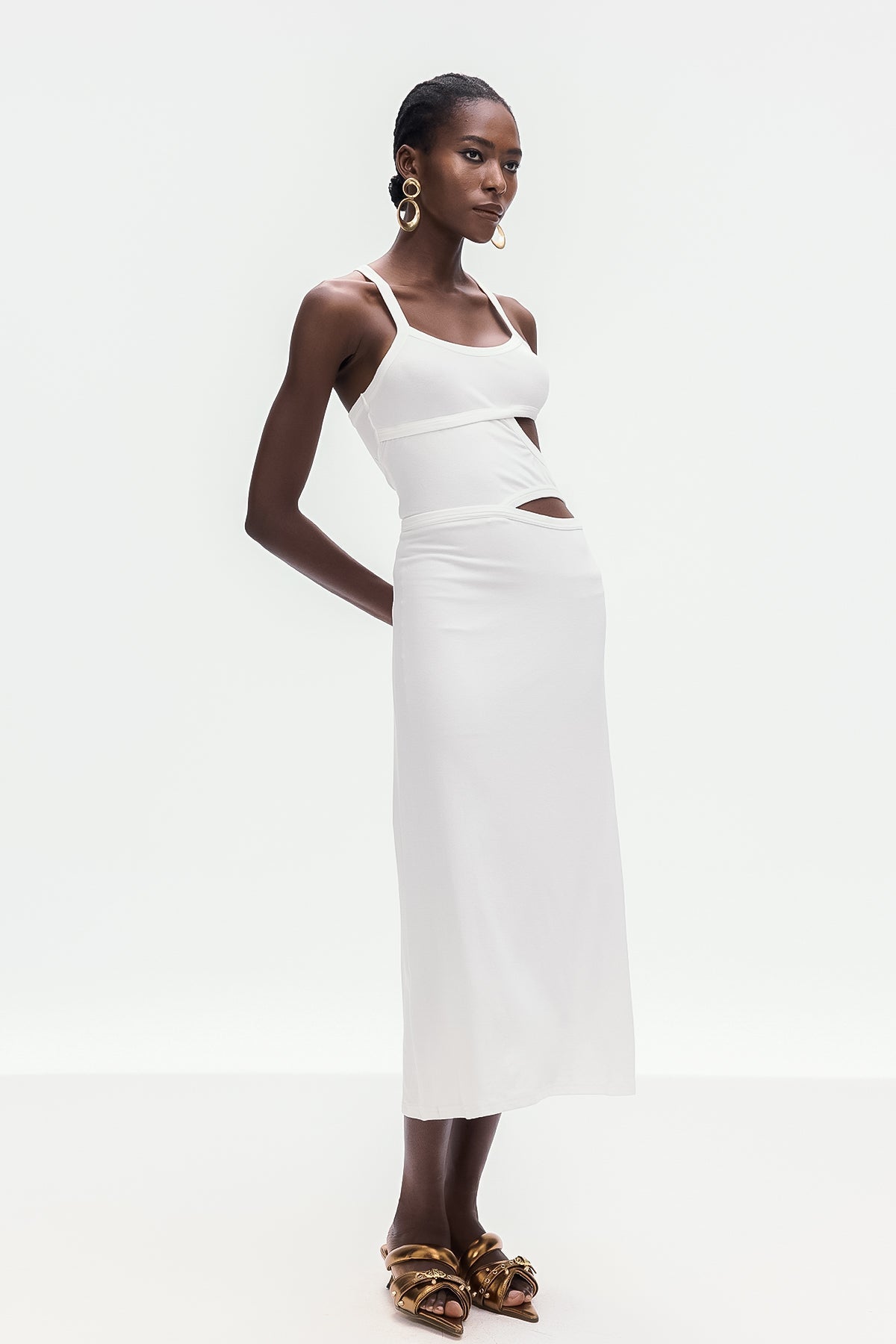 Effortlessly Elegant Dress with a Timeless Design