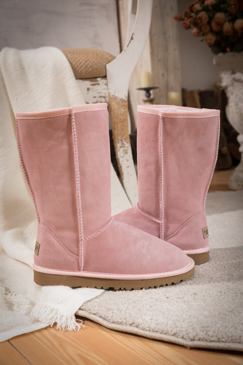 Well Tailored Boots with a Graceful Silhouette