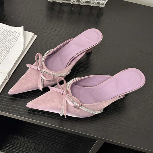 Effortlessly Elegant Heels with a Timeless Design