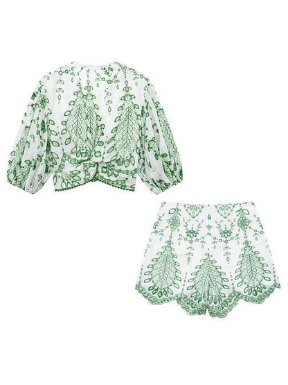 Well Tailored Blouse with a Graceful Silhouette