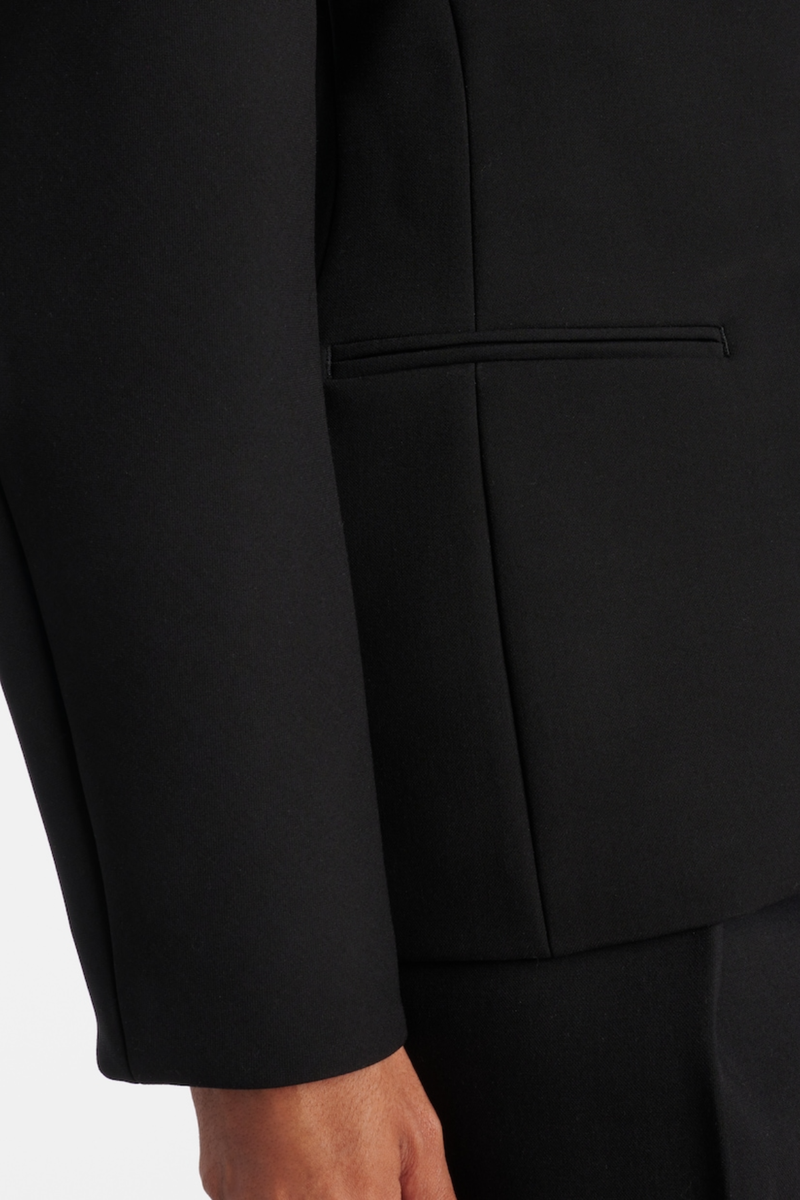 Effortlessly Elegant Pants with a Timeless Design