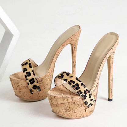 Effortlessly Elegant Sandals with a Timeless Design