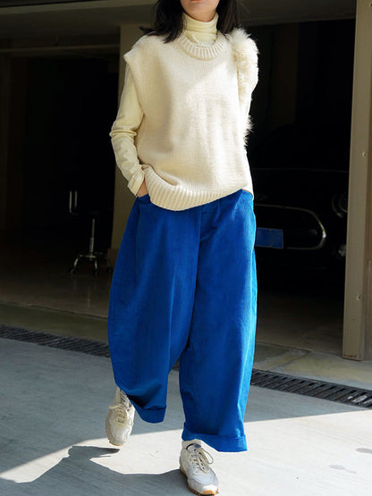 Effortlessly Elegant Pants with a Timeless Design