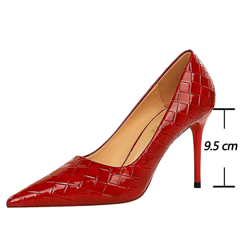 Effortlessly Elegant Heels with a Timeless Design