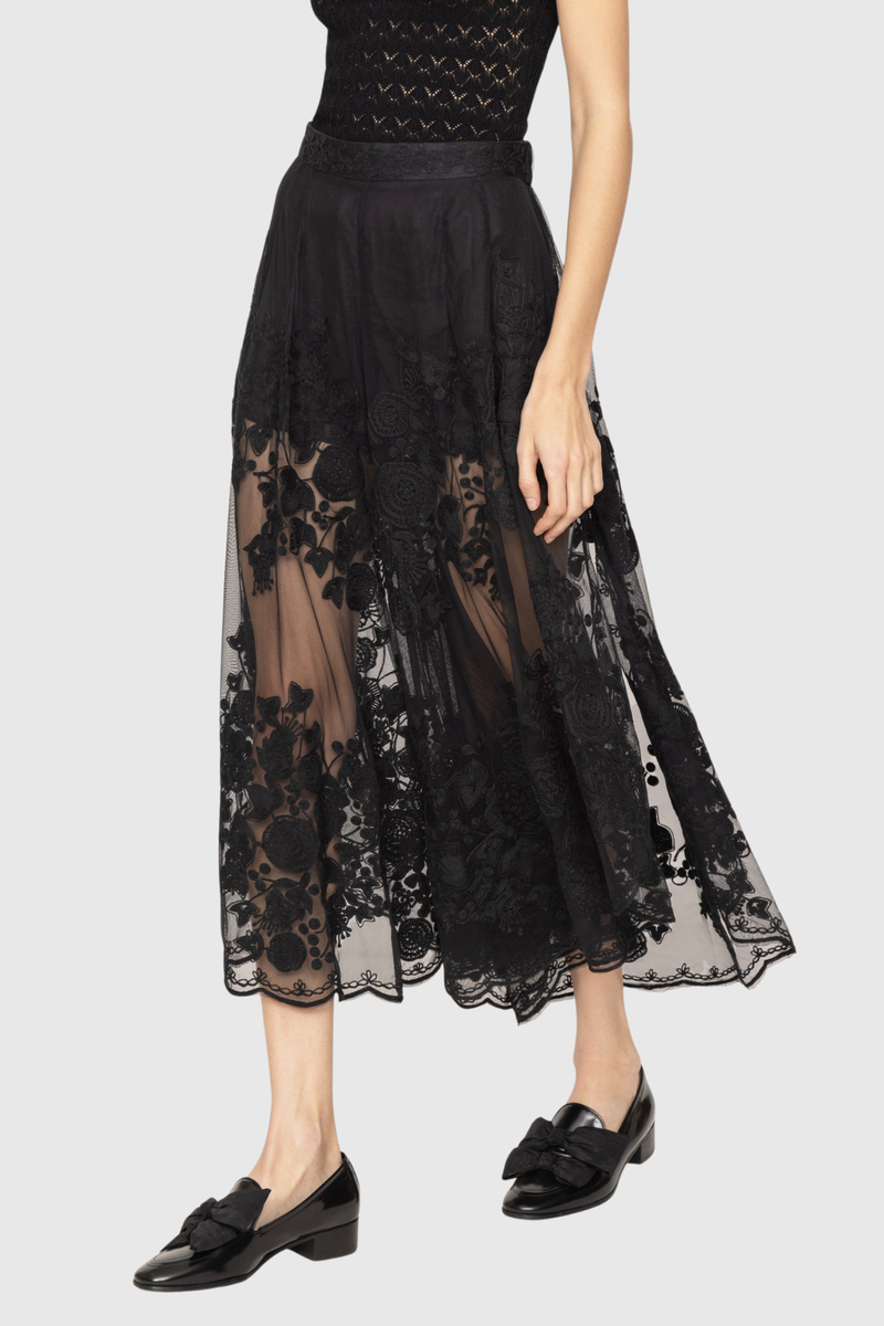 Effortlessly Elegant Garment with a Timeless Design