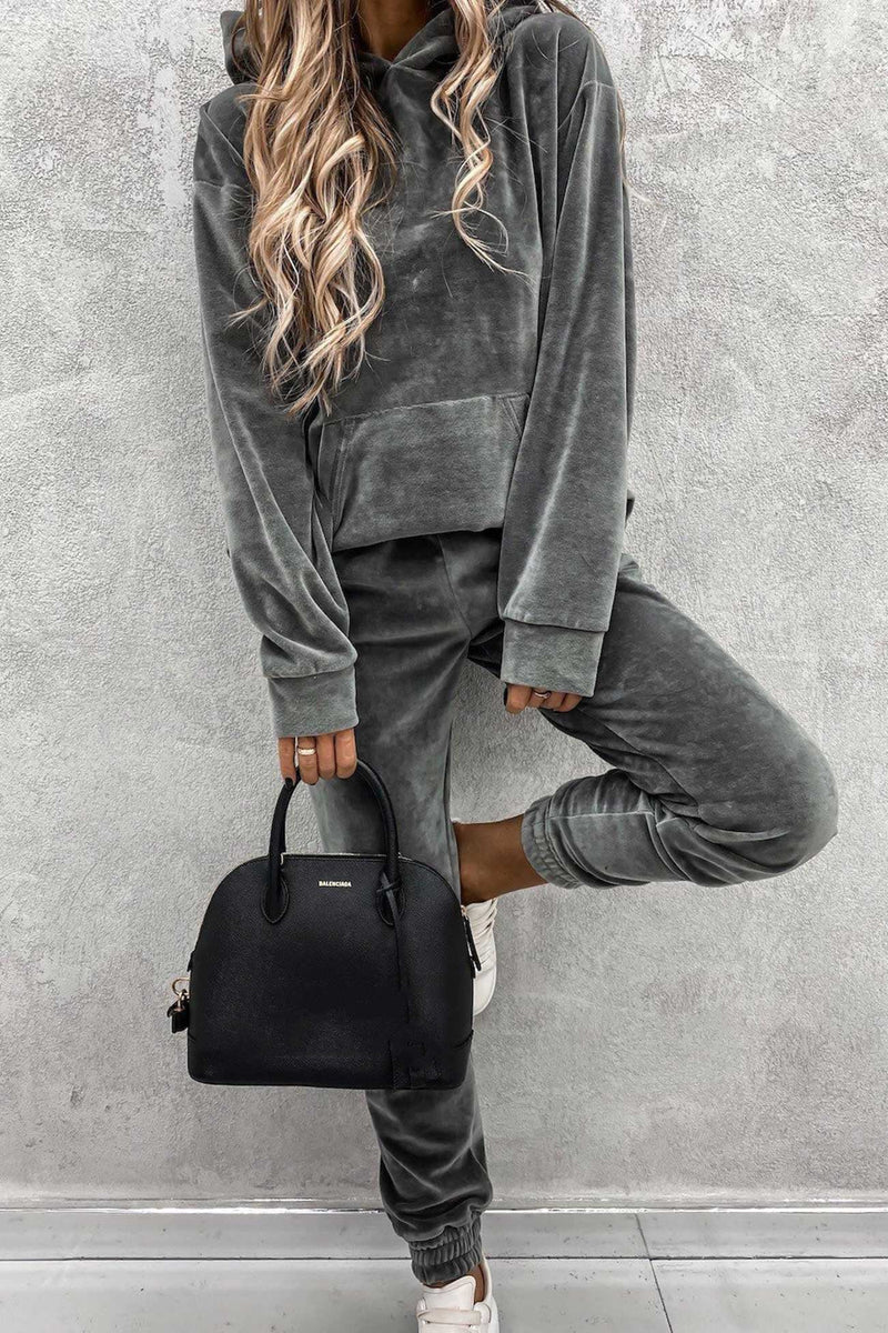 Effortlessly Elegant Pants with a Timeless Design