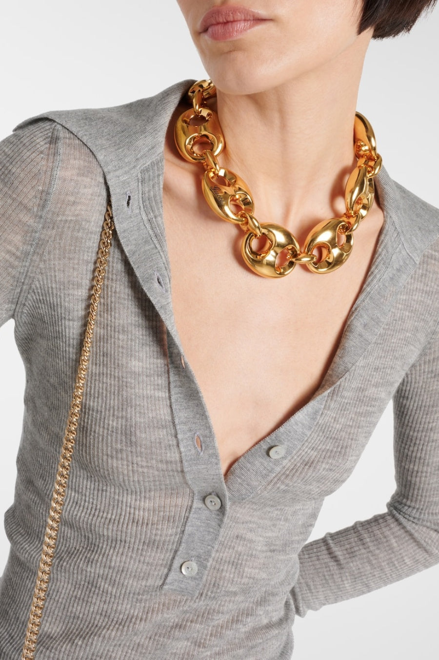 Effortlessly Elegant Top with a Timeless Design
