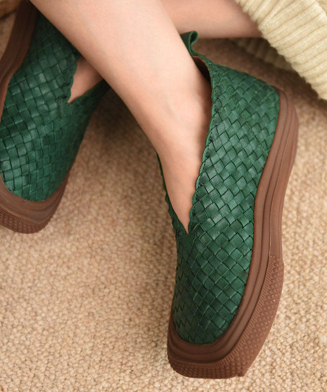 Well Tailored Boots with a Graceful Silhouette