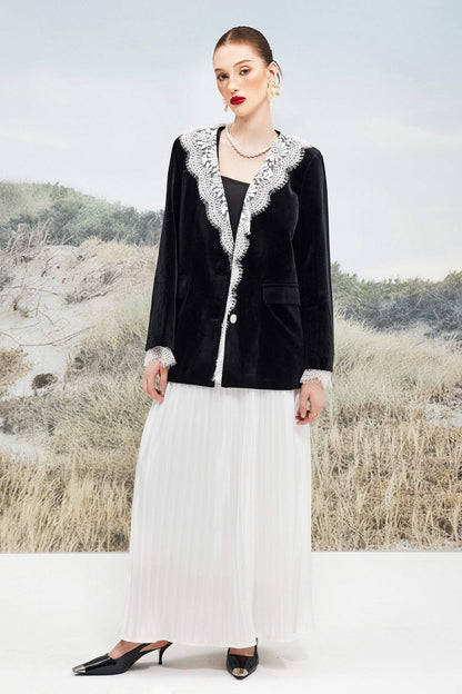 Effortlessly Elegant Garment with a Timeless Design