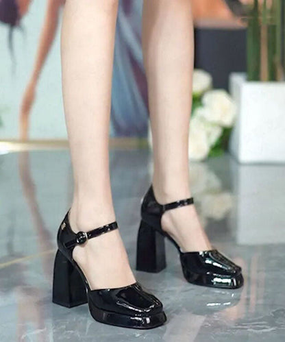 Effortlessly Elegant Heels with a Timeless Design