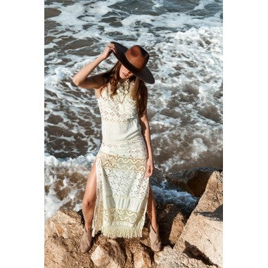 Effortlessly Elegant Garment with a Timeless Design