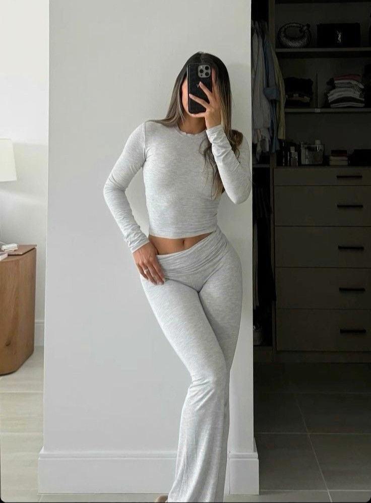 Elegantly Styled Trousers for Everyday Wear